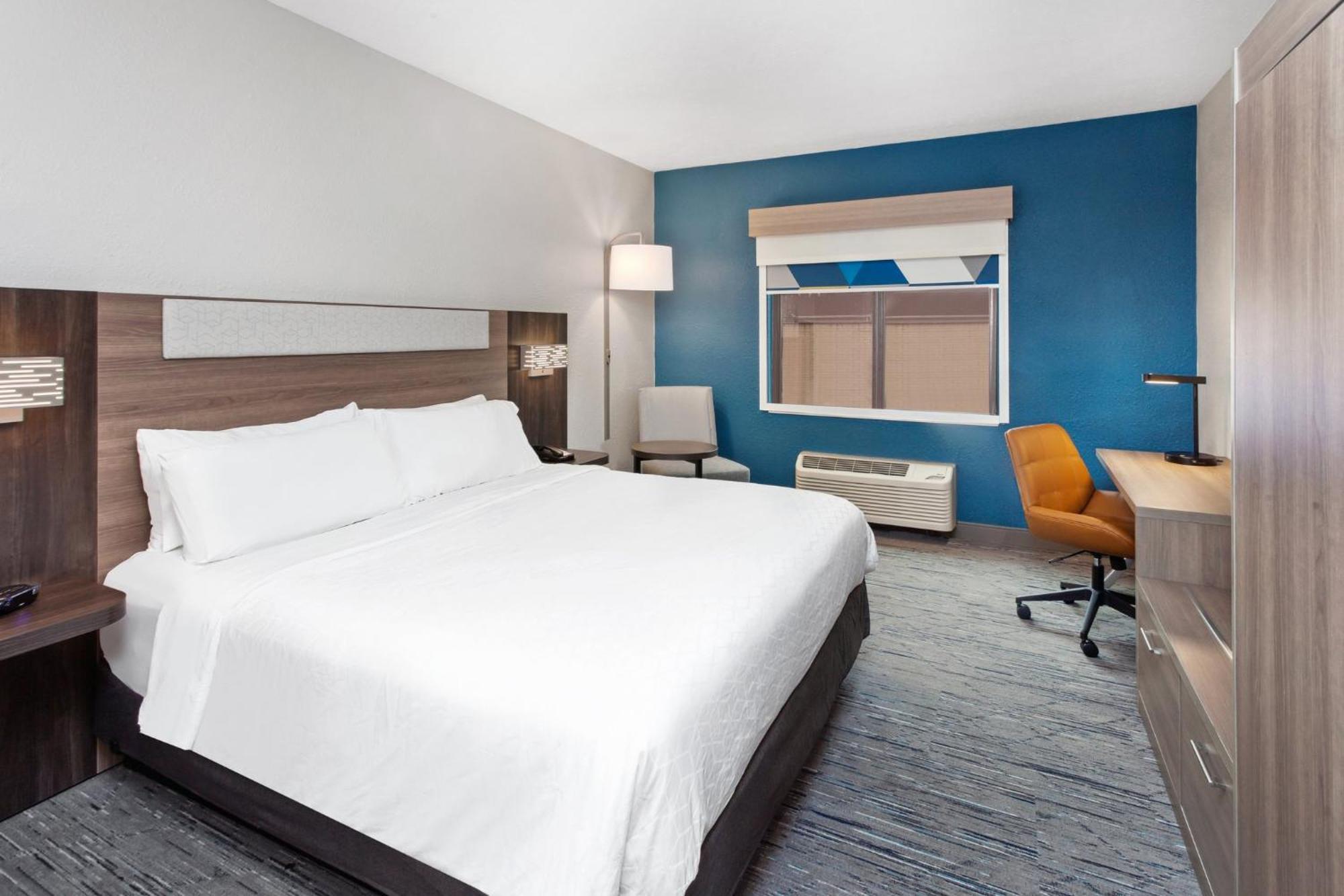 Holiday Inn Express Cleveland Airport - Brook Park By Ihg Exterior foto