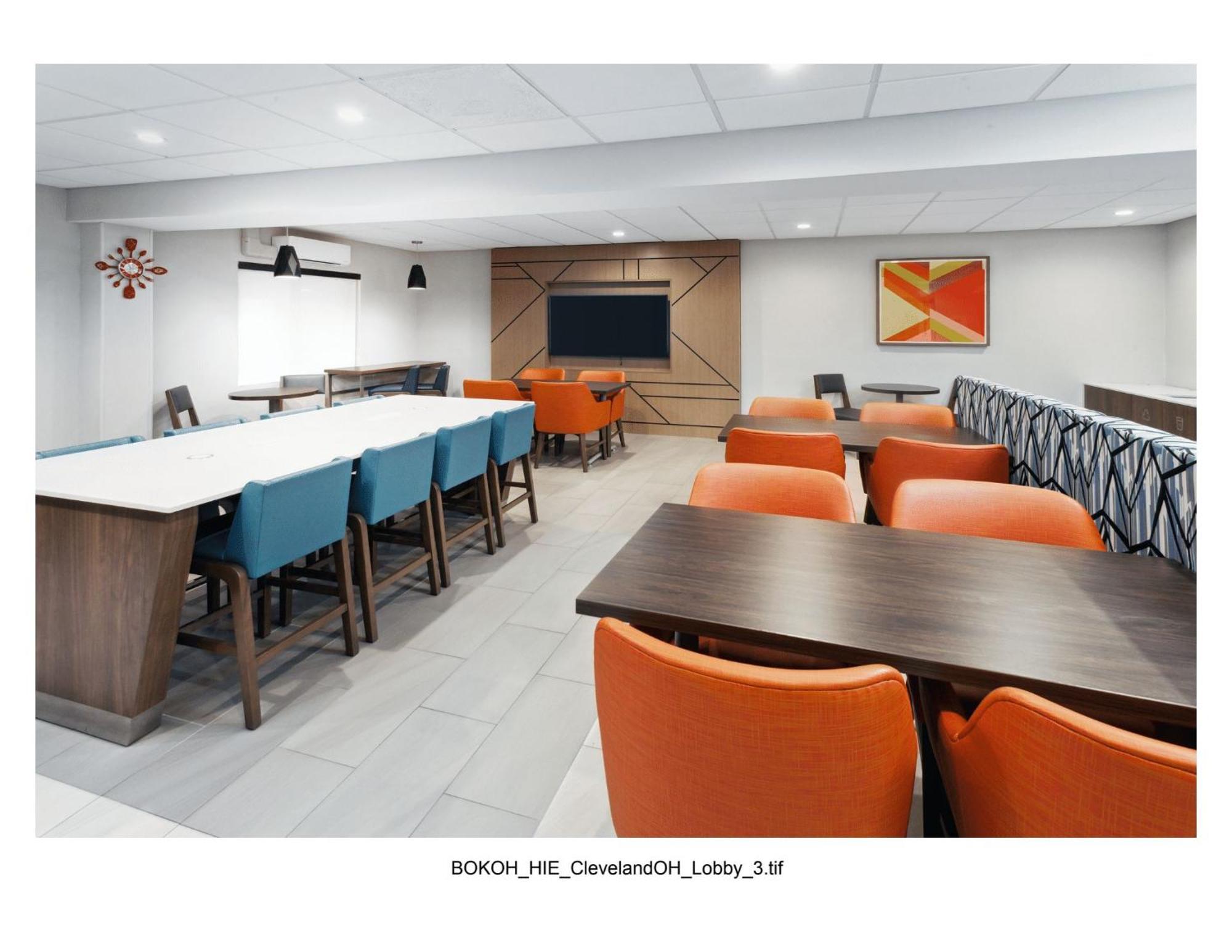 Holiday Inn Express Cleveland Airport - Brook Park By Ihg Exterior foto